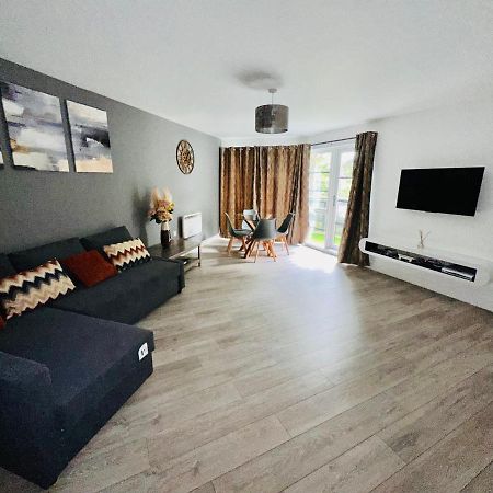 Luxury Apartments - Wallis Square, Farnborough Farnborough  Ngoại thất bức ảnh
