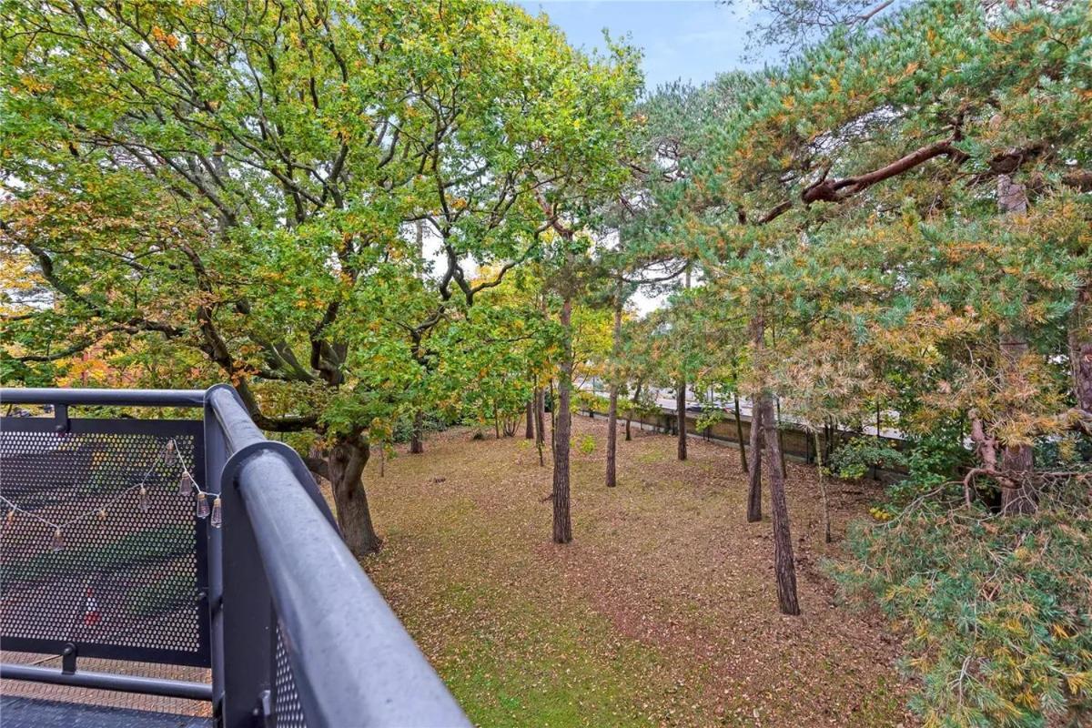 Luxury Apartments - Wallis Square, Farnborough Farnborough  Ngoại thất bức ảnh