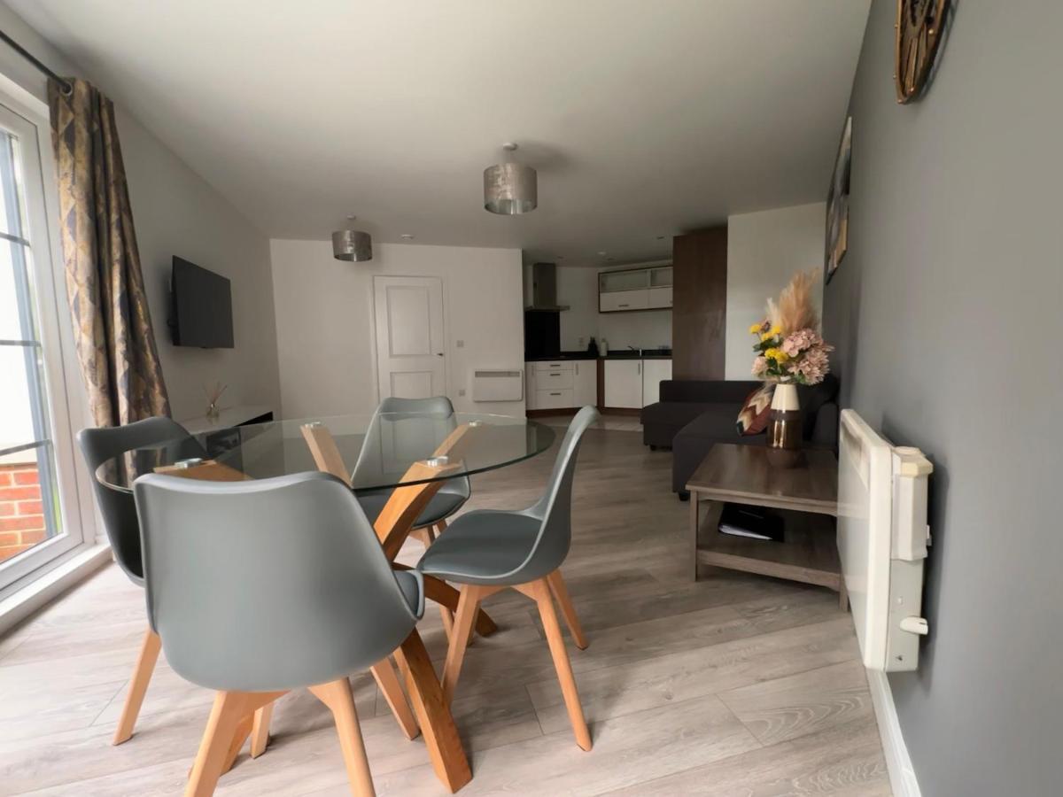 Luxury Apartments - Wallis Square, Farnborough Farnborough  Ngoại thất bức ảnh