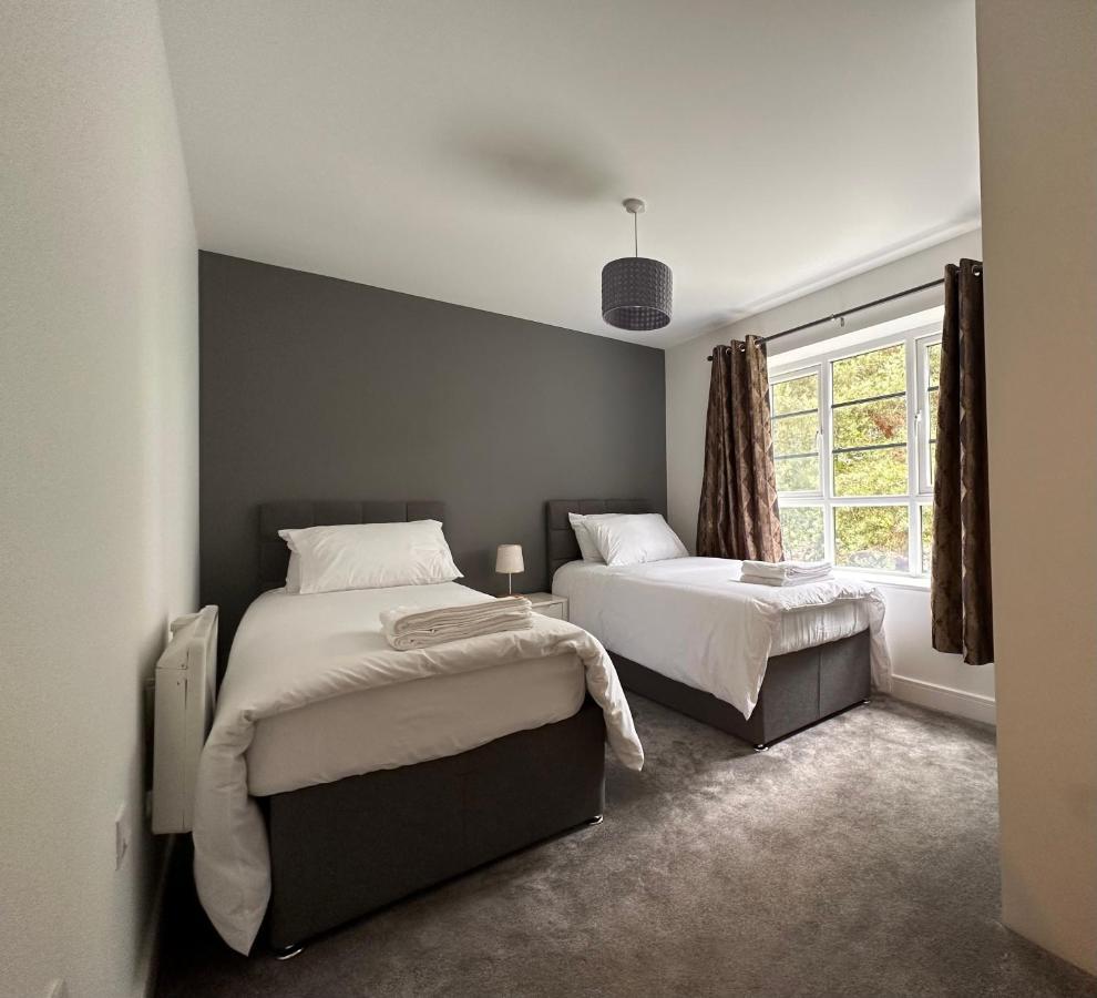 Luxury Apartments - Wallis Square, Farnborough Farnborough  Ngoại thất bức ảnh